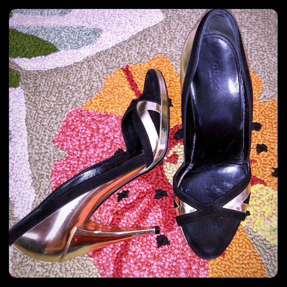 Gucci 6.5 Gold and black suede heels